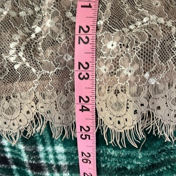 NWT Hem & Thread Women’s Taupe Lace Top, Size Large! - Picture 7 of 7